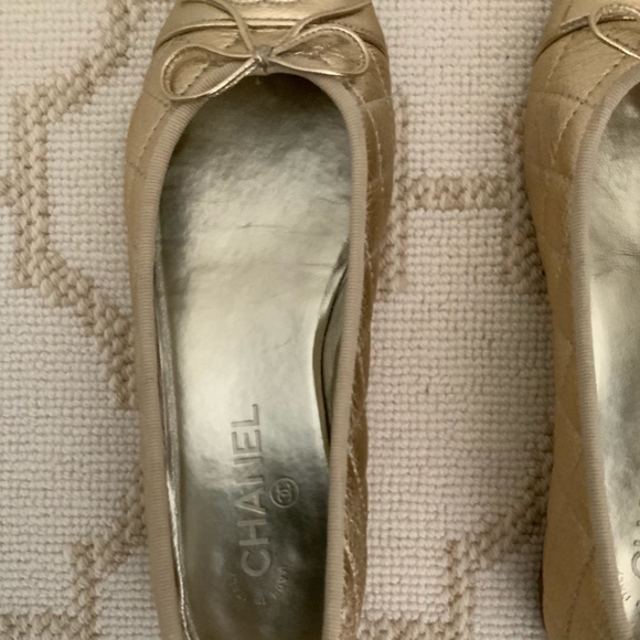 Authentic Gold Quilted Chanel Flats - Picture 4 of 5